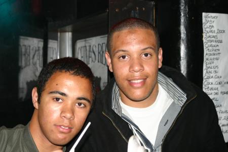 MES 2 COUSINS AUX 40 ANS DE MA MERE ILS S'APPELENT DENIS ET IVANDRO
